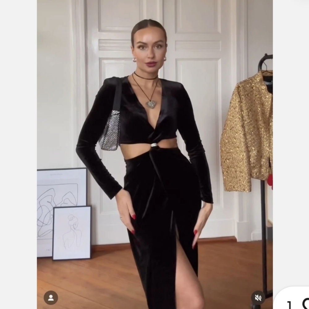 NWT BLACK MIDI CUT OUT VELVET GORGEOUS EVENING DRESS